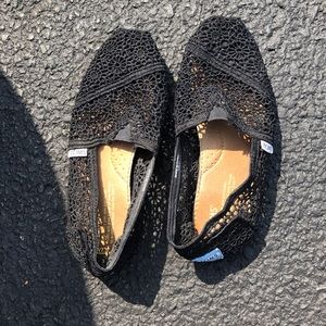 Black crochet Toms size 7.5
